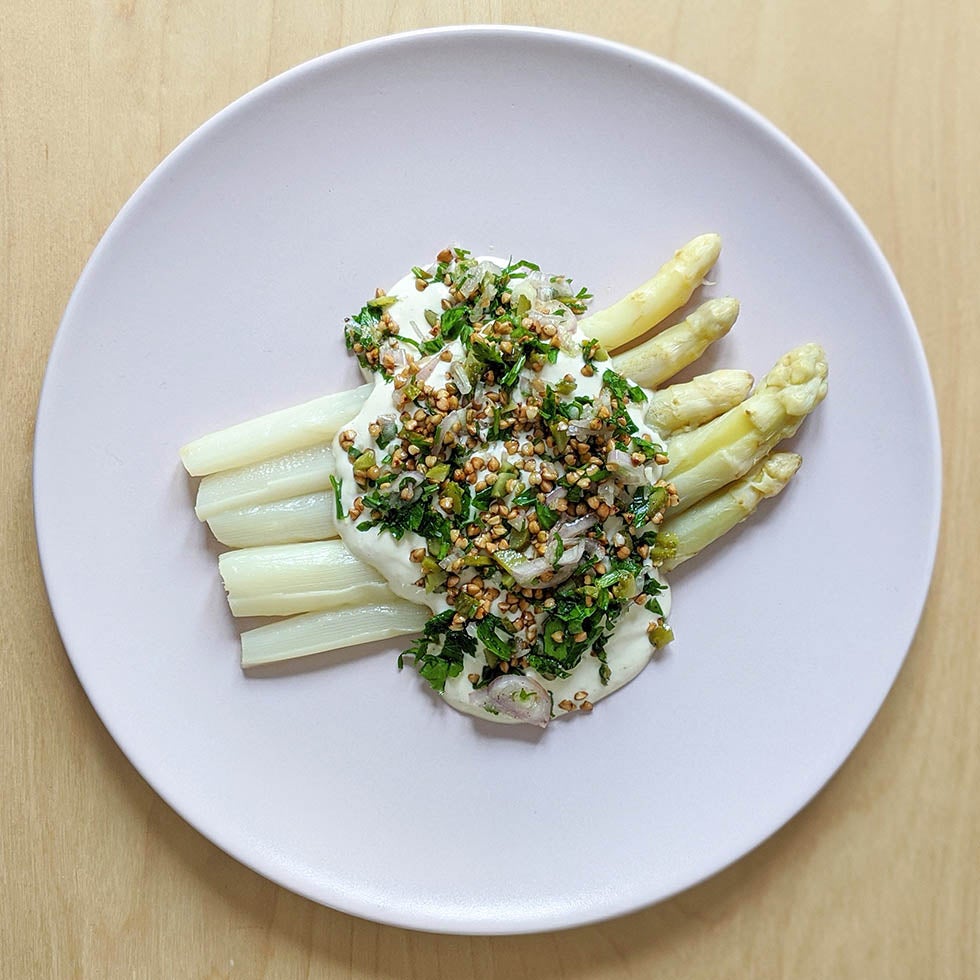 Tuto asperges blanches crème au miso échalotes et sarrasin torréfié