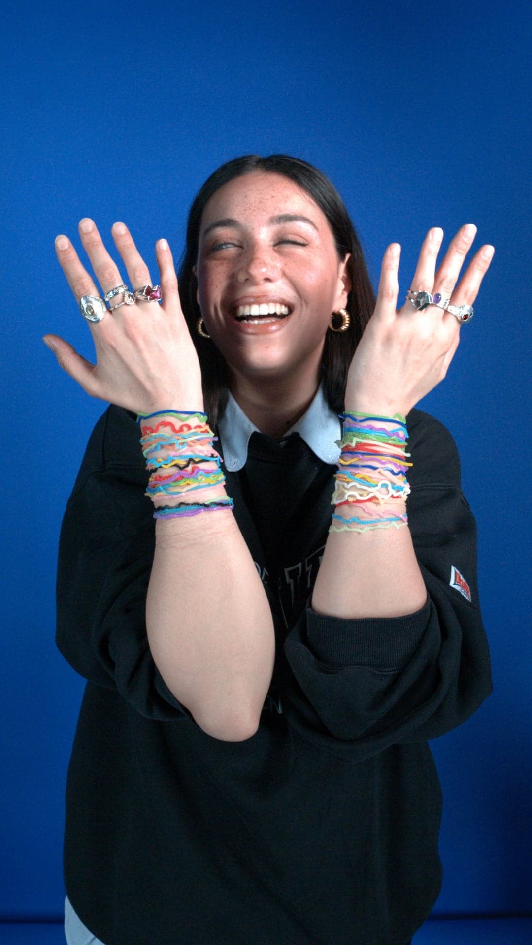 Rayene nous raconte l’histoire des petits élastiques en formes bizarres, aka les bracelets Bandz