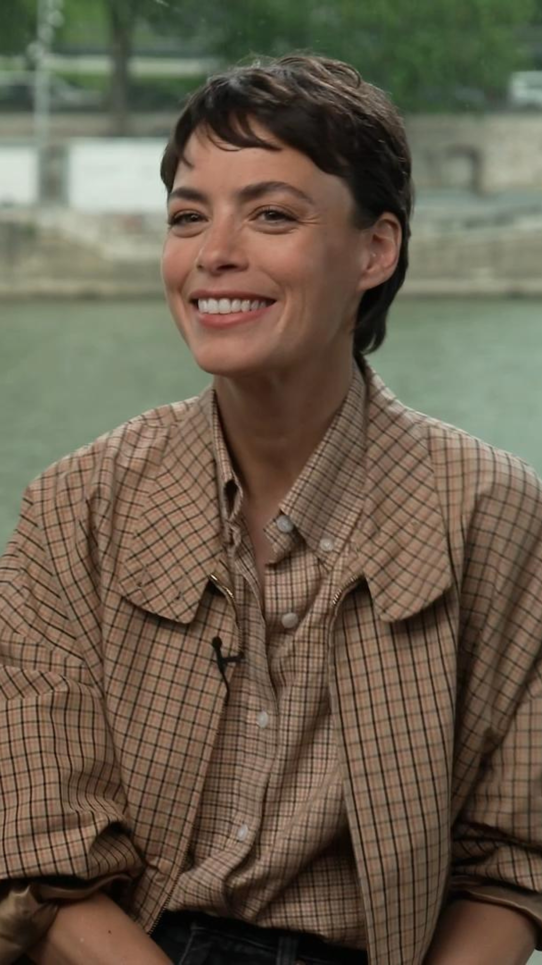 Bérénice Bejo nous raconte les coulisses du tournage de Sous la Seine