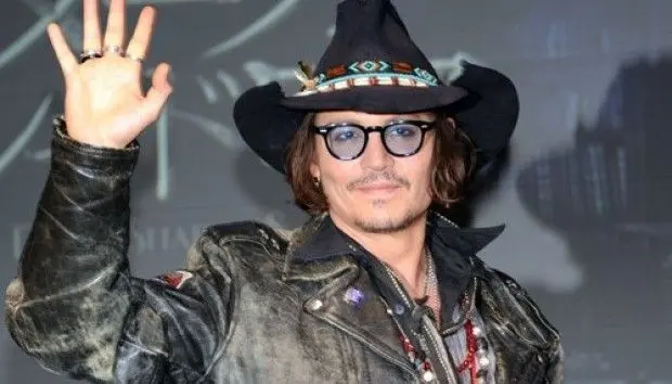 Johnny Depp pousse la chansonnette avec les Black Keys