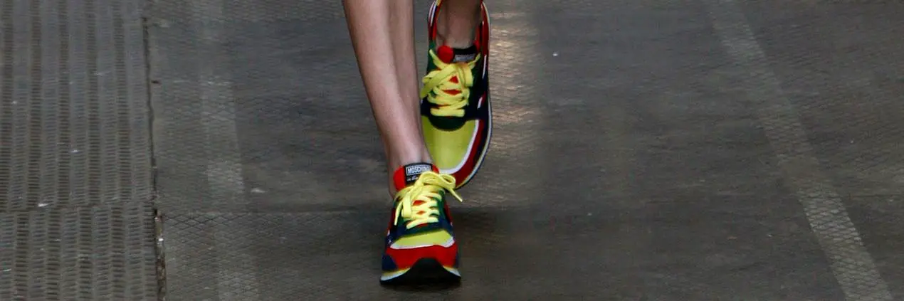 Fashion Week – Moschino Cheap and Chic :  Les running-shoes investissent le catwalk