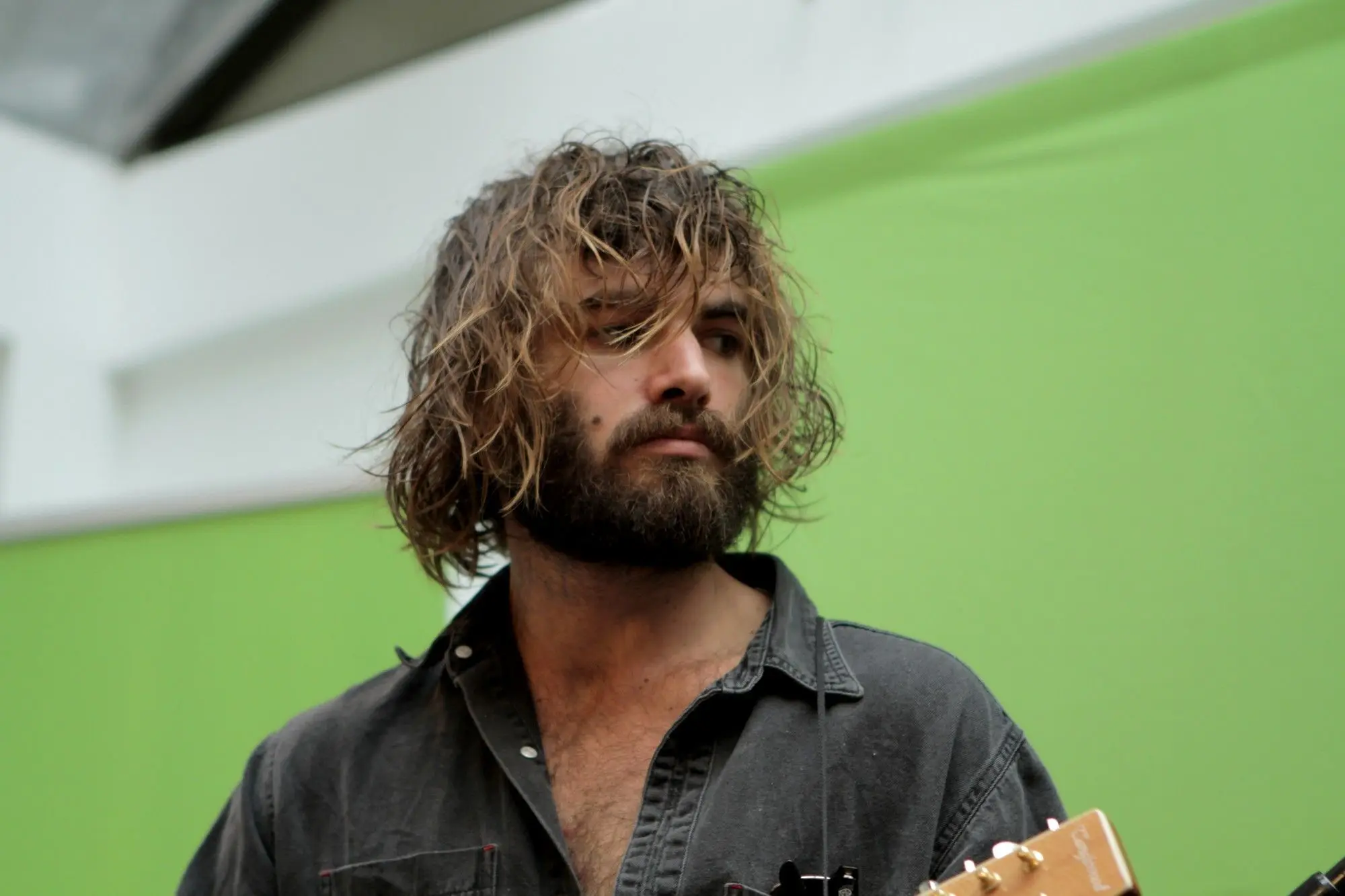 Angus Stone : une session acoustique exclusive