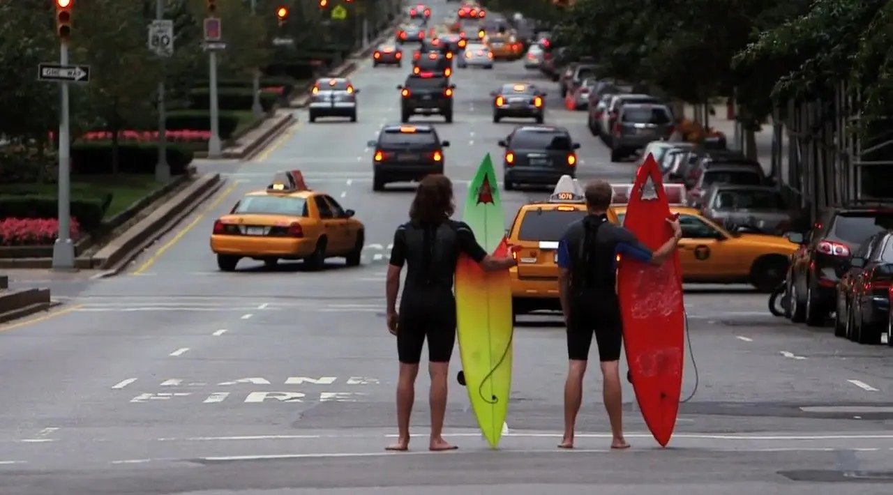 Quand deux surfers débarquent dans les rues de New York