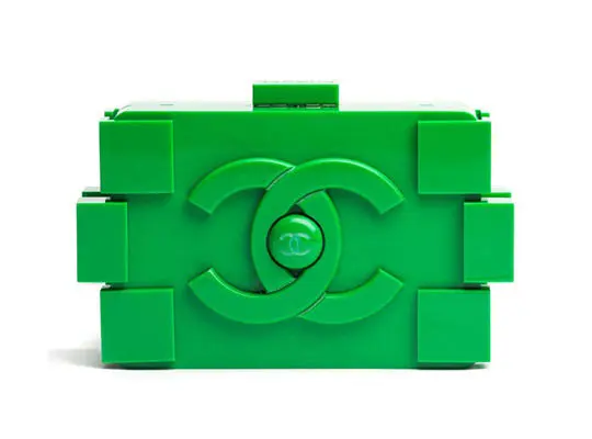 L’objet mode WTF du jour : le sac Lego Chanel