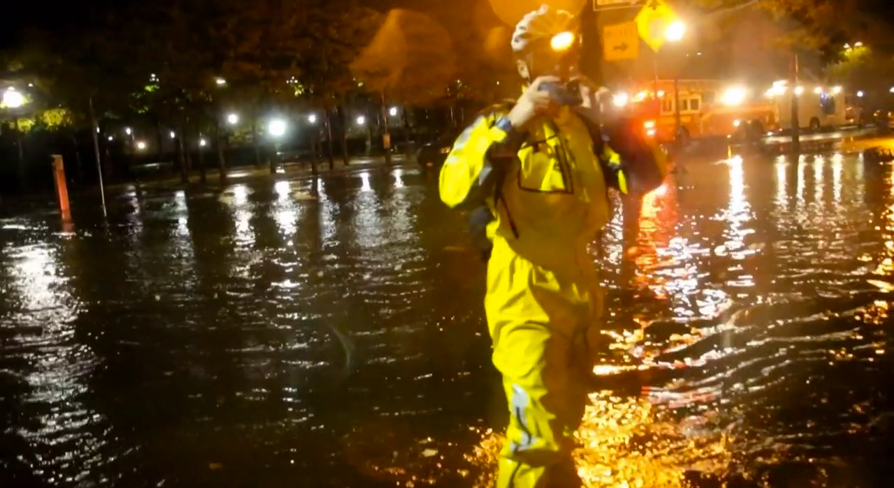 Vidéo : une ballade à vélo dans NYC sous les eaux
