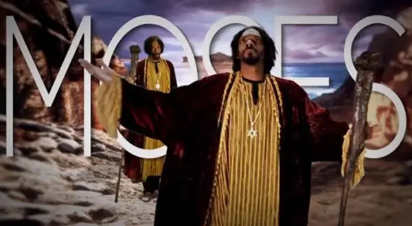 Epic Rap Battles of History : Snoop Lion vs Santa Claus