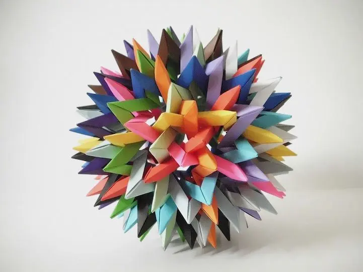Arts : les origamis étoilés de Byriah Loper
