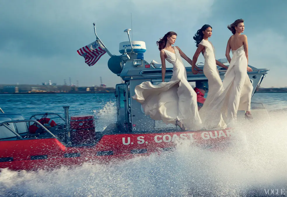 Vogue US rend hommage aux héros de l’ouragan Sandy dans un édito fashion controversé