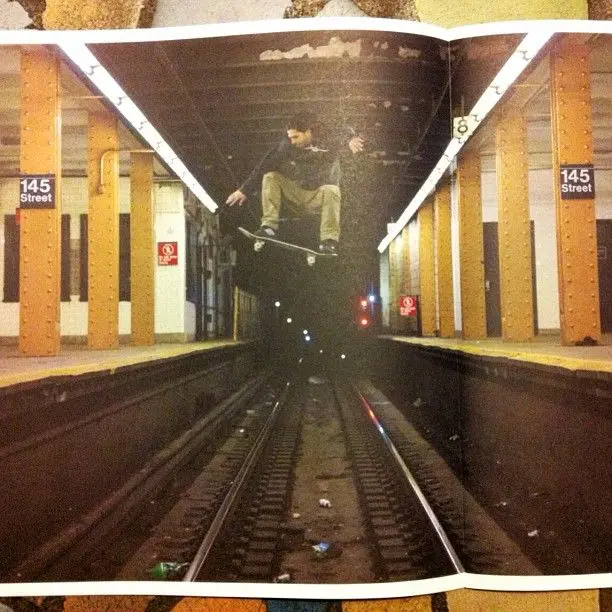 Une impressionnante image d’un skater dans le métro de New York