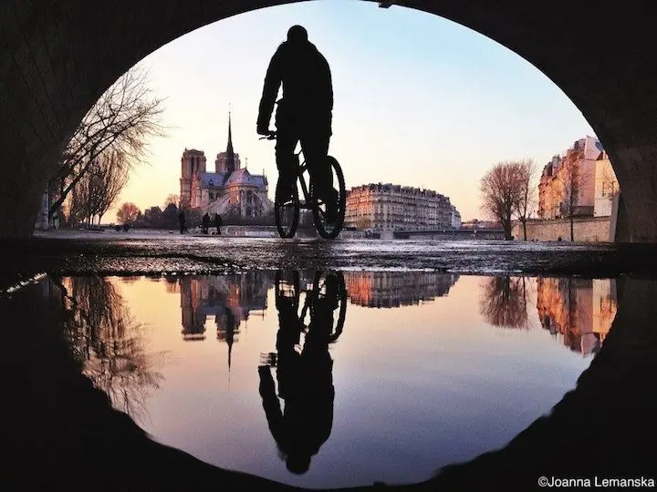 Photo : Paris à travers la symétrie de Joanna Lemanska