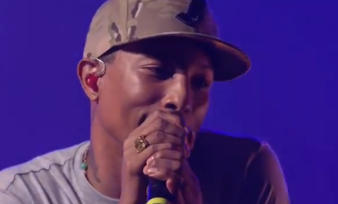 “Get Lucky” des Daft Punk jouée en live par Pharrell Williams