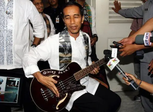 Indonésie : soupçonné de corruption à cause d’une basse offerte par Metallica