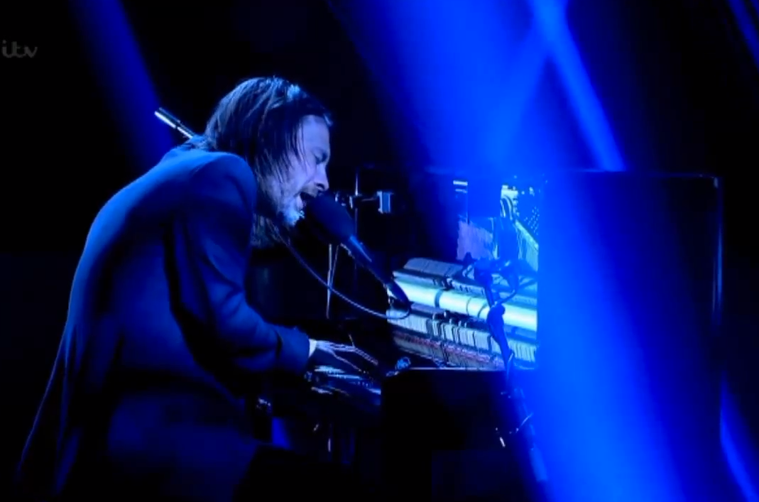 Thom Yorke reprend “Karma Police” et “Ingénue” au piano