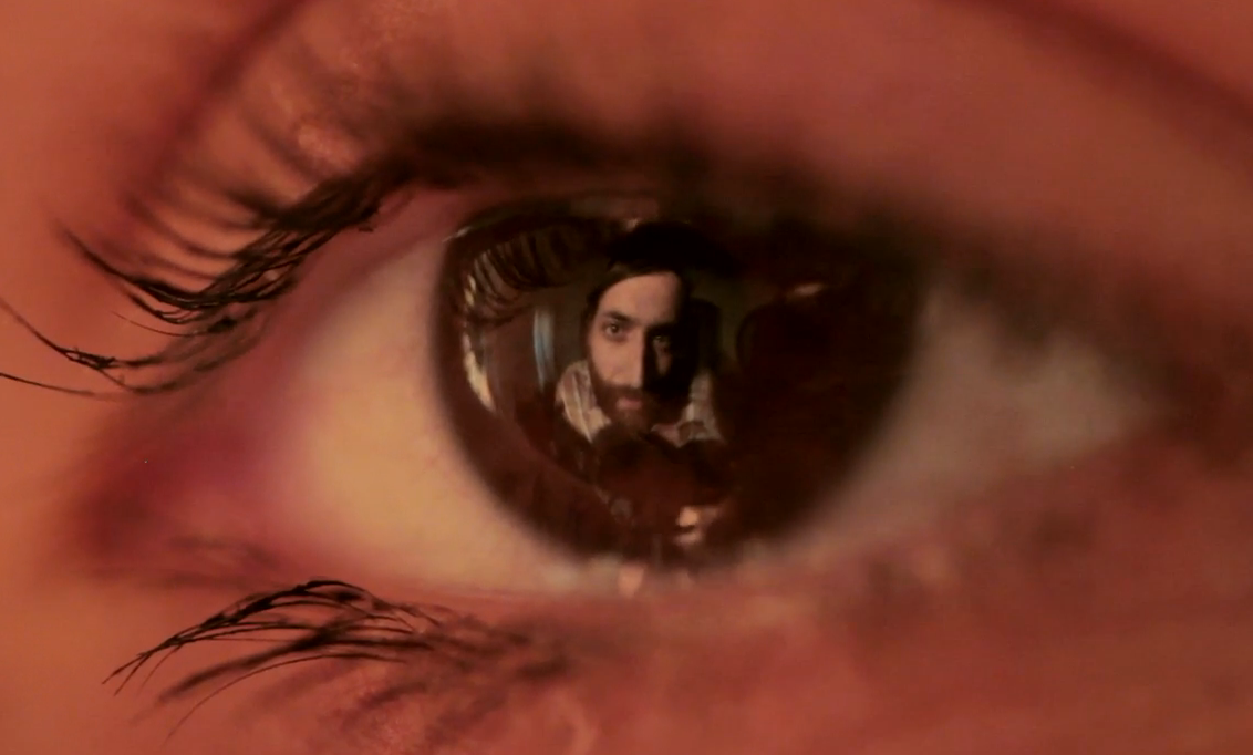 Vidéo : un clip réalisé à travers le reflet d’un oeil