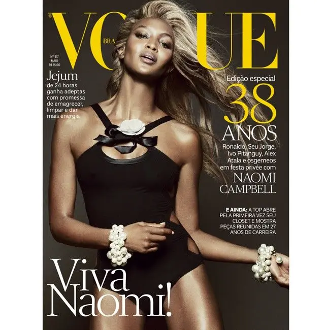 Naomi Campbell bombe blonde pour Vogue Brésil