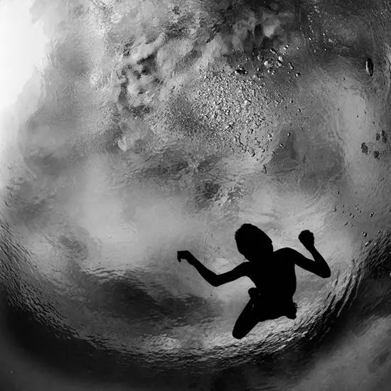 Hengki Koentjoro : le gris de l’eau en photos