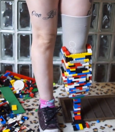 Christina Stephens et sa prothèse en Lego
