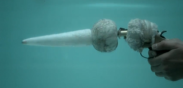 Vidéo : un coup de feu sous l’eau à 27.000 images par seconde