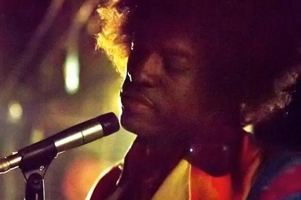 La première photo d’André 3000 dans la peau de Jimi Hendrix