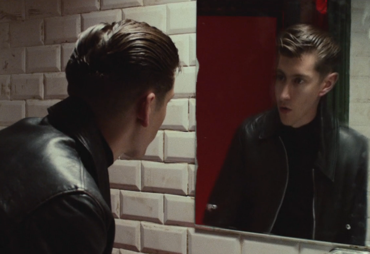 Les Arctic Monkeys dévoilent un nouveau clip hallucinogène