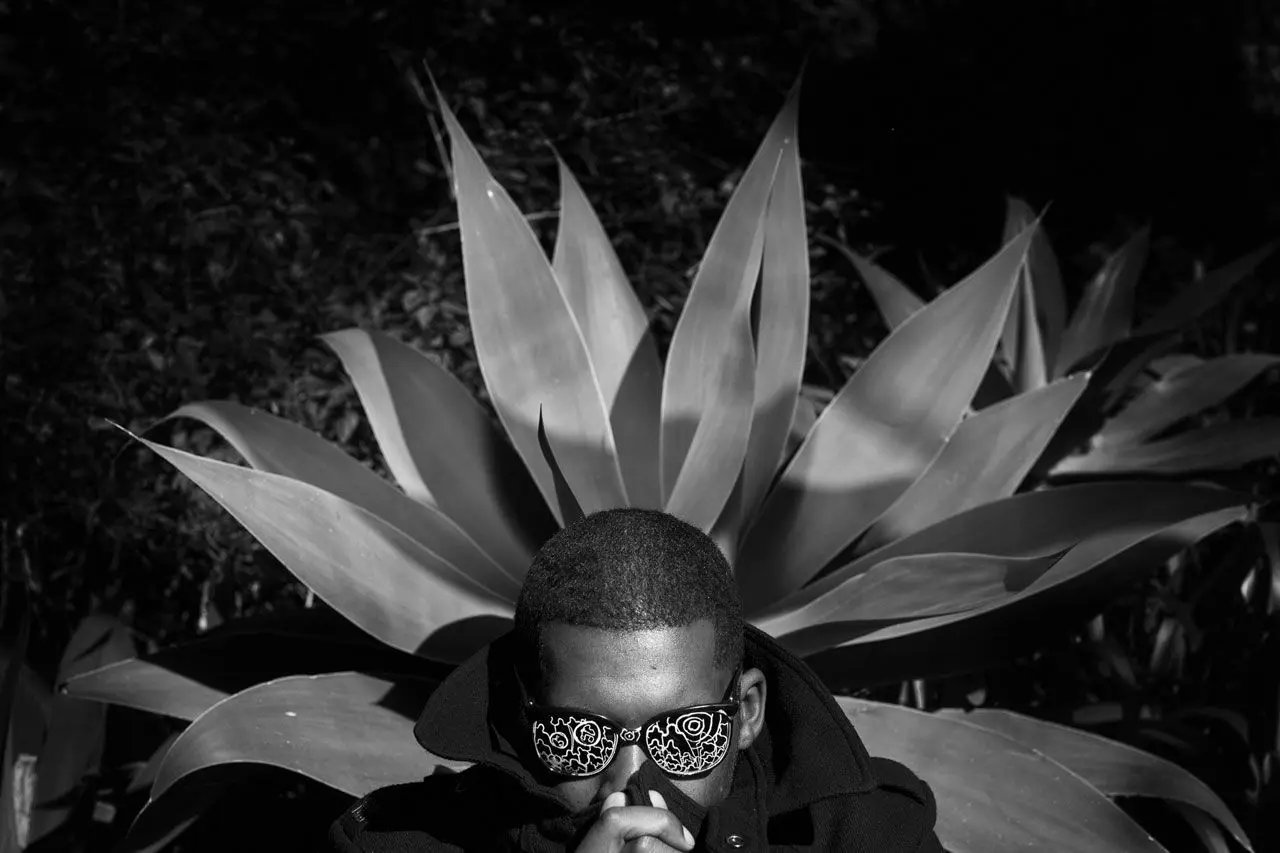 Strike : Doom et Earl Sweatshirt sur un titre de Flying Lotus