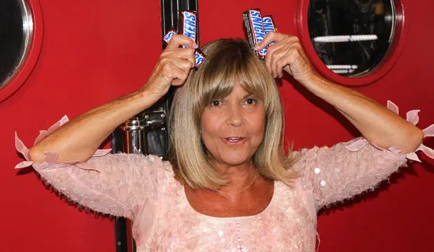 SNICKERS x CHANTAL GOYA : épopée publicitaire