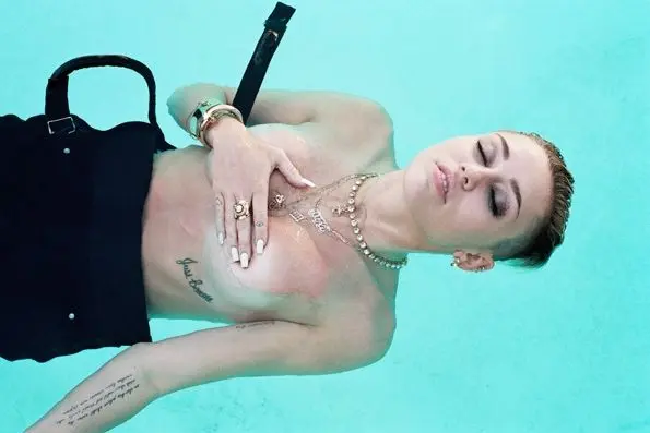 Edito : Miley Cyrus nue pour Rolling Stone