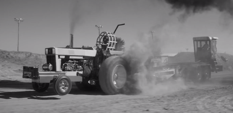 Le nouveau clip des Arctic Monkeys à base de tracteurs