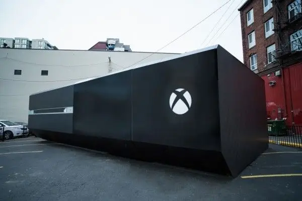 Microsoft pose une XBox One géante à Vancouver
