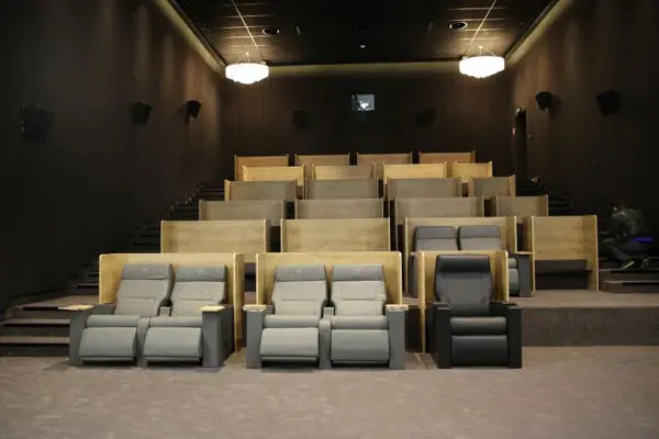 Luc Besson ouvre un cinéma haut de gamme