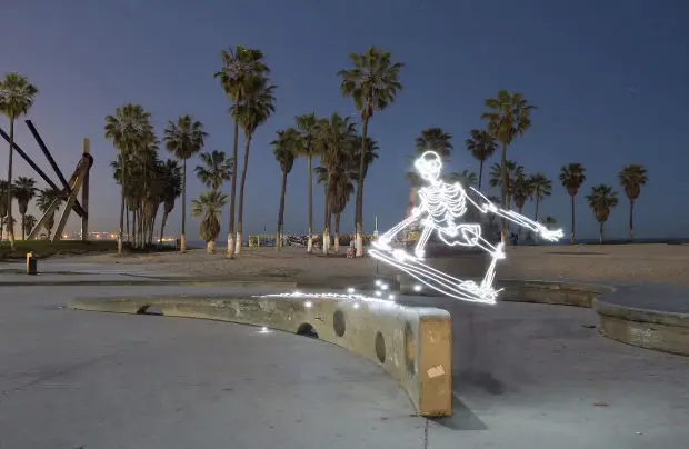 Vidéo : du skate en stop motion option light painting