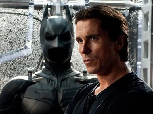 Christian Bale explique pourquoi Batman a une voix si grave