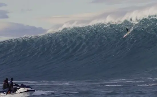 Vidéo : des vagues géantes prises d’assaut par des surfeurs au Pays basque