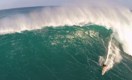 Vidéo : du surf sur le spot de Jaws filmé avec une GoPro et un drone