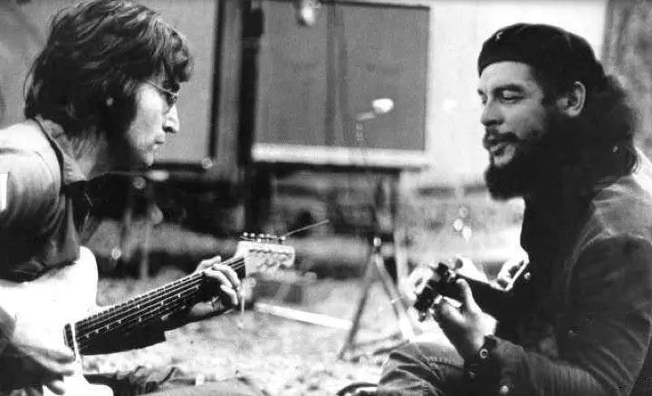 Non, cette photo de John Lennon et de Che Guevara n’existe pas
