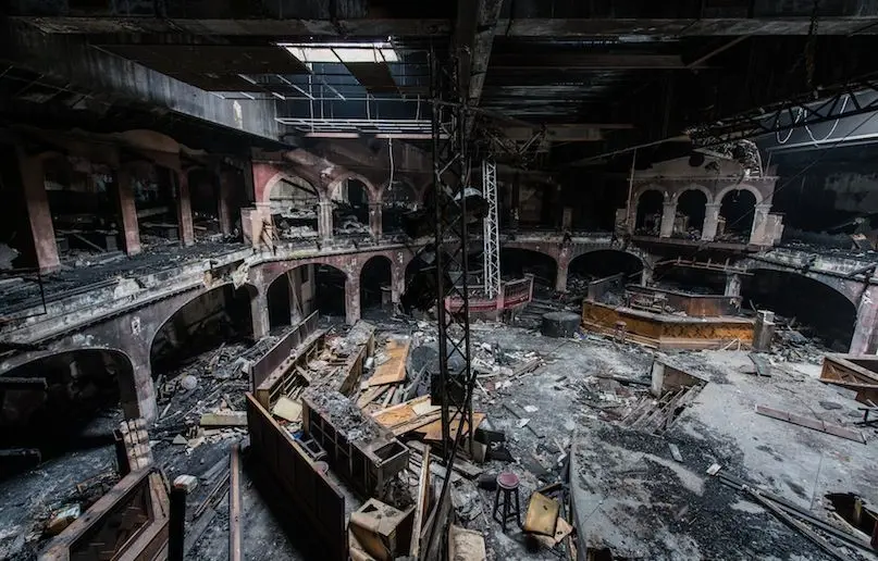 En images : de l’urbex dans une discothèque ravagée par les flammes