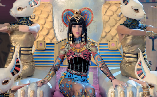 “Dark Horse” : le nouveau clip pharaonique de Katy Perry