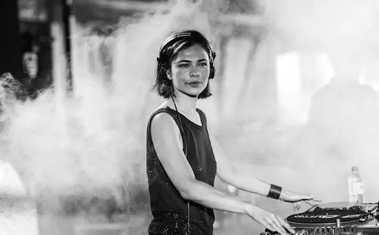 Nina Kraviz : son mix 100% vinyles en hommage au label Dance Mania