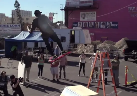 Video : le (faux) hoverboard de Funny Or Die