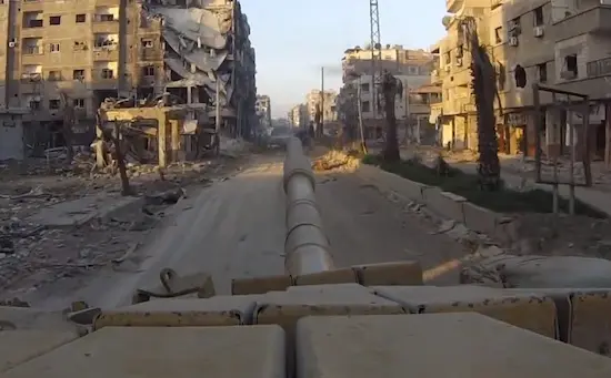 Vidéo : une heure dans un char de l’armée syrienne