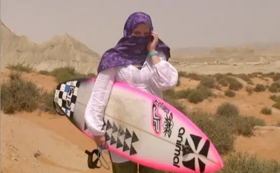 Iran : faire évoluer les mentalités grâce au surf féminin
