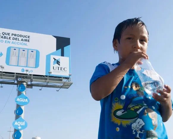 Génie : le panneau publicitaire distributeur d’eau potable
