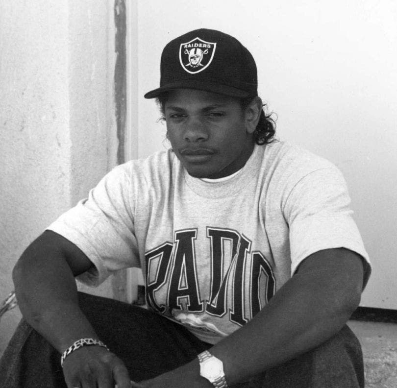 Eazy E à l'extérieur du studio de N.W.A (1990) - Crédit Photo Jeanette Beckman 