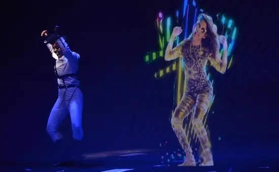 M.I.A et Janelle Monáe sur scène en hologrammes