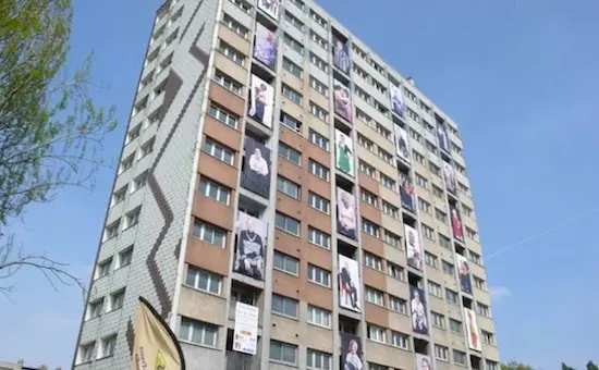 Dans le 18ème arrondissement, 22 portraits en façade contre l’oubli