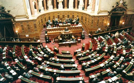 L’indemnité minimum de stage relevée à 523 euros par le Sénat