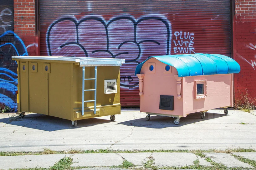 Un artiste recycle et crée des maisons mobiles pour les SDF
