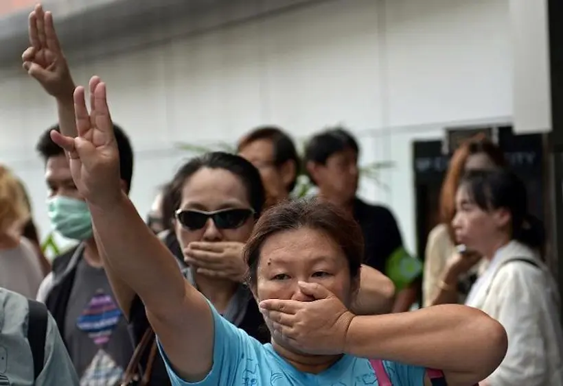 Le salut de Hunger Games, un symbole de résistance en Thaïlande