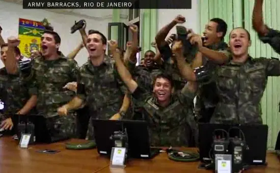 Moment émotion : comment les Brésiliens ont réagi au premier but de leur équipe