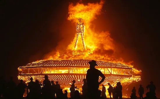 Vidéo : le Burning Man en direct, ça se passe ici